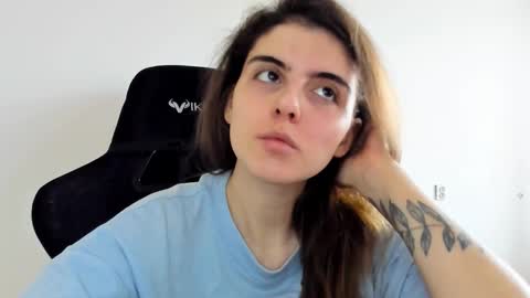 Snapshot of emmamon chatting on December 2025 10:20:01 AM Emma online show from December 2025 10:20:01 AM