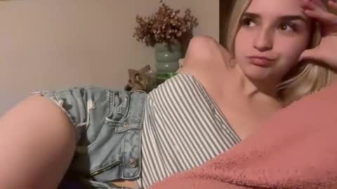 EmmaAngel online show from November 2025 02:00:01 AM