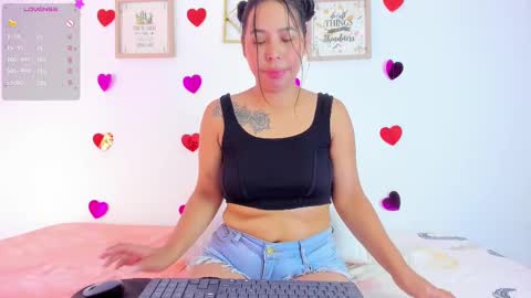 Snapshot of emmarogers_ chatting on February 2025 12:47:01 PM Emma Rogers online show from February 2025 12:47:01 PM