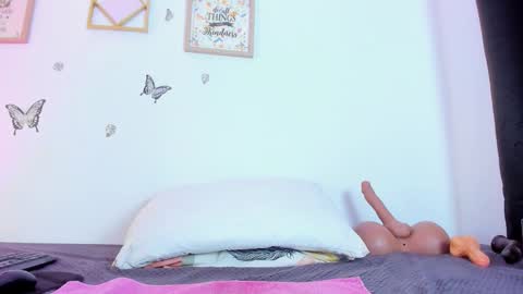 Snapshot of emmarogers_ chatting on November 2025 02:49:02 PM Emma Rogers online show from November 2025 02:49:02 PM