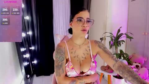 Emma Russell online show from October 2025 03:07:02 AM