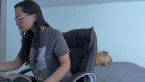 Snapshot of emmatorres9 chatting on December 2024 10:00:01 PM Emma Torres online show from December 2024 10:00:01 PM