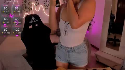 Snapshot of emmatorres9 chatting on December 2025 02:21:01 PM Emma Torres online show from December 2025 02:21:01 PM