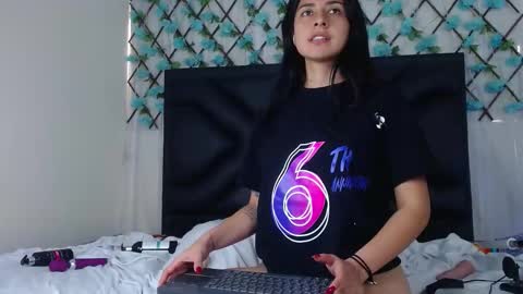  Emma  online show from November 2025 03:35:01 PM