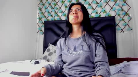  Emma  online show from April 2026 04:04:02 PM