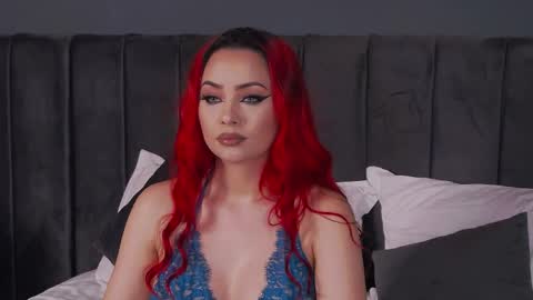 Snapshot of emmelyn_ chatting on April 2026 04:12:01 AM Emm online show from April 2026 04:12:01 AM