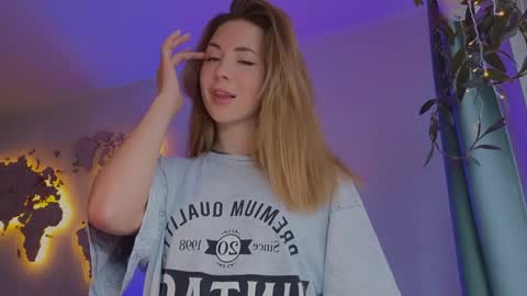 Snapshot of emmi_rosee chatting on March 2025 09:16:01 AM Miss Emmi online show from March 2025 09:16:01 AM