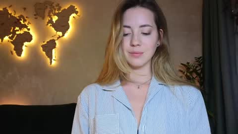 Snapshot of emmi_rosee chatting on March 2026 04:46:01 PM Miss Emmi online show from March 2026 04:46:01 PM