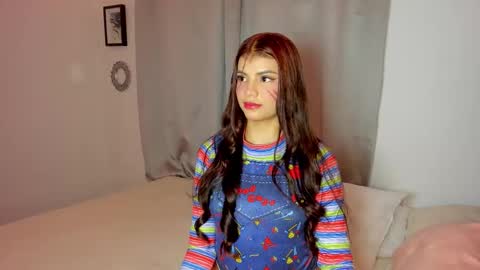 Snapshot of emmie_bunny chatting on October 2025 09:38:02 PM Emmie online show from October 2025 09:38:02 PM