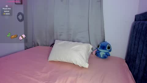 Snapshot of emmie_bunny chatting on November 2025 10:31:02 PM Emmie online show from November 2025 10:31:02 PM