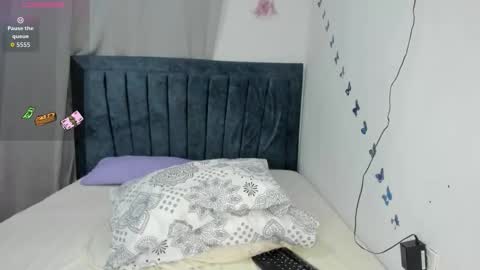 Snapshot of emmie_bunny chatting on November 2025 11:15:01 PM Emmie online show from November 2025 11:15:01 PM