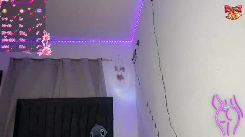 Snapshot of emmie_bunny chatting on January 2026 10:41:02 PM Emmie online show from January 2026 10:41:02 PM