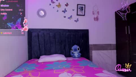 Snapshot of emmie_bunny chatting on May 2026 10:06:01 PM Emmie online show from May 2026 10:06:01 PM
