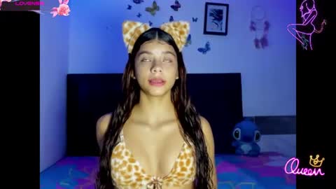 Snapshot of emmie_bunny chatting on June 2026 11:27:02 PM Emmie online show from June 2026 11:27:02 PM