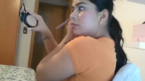 Snapshot of emmie_xxx chatting on October 2025 09:22:02 AM emmie online show from October 2025 09:22:02 AM