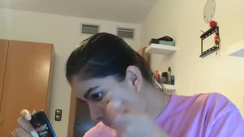 Snapshot of emmie_xxx chatting on October 2025 09:32:01 AM emmie online show from October 2025 09:32:01 AM