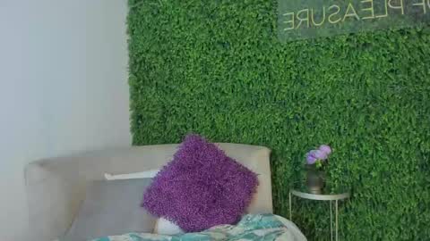 Emmiily online show from January 2025 11:06:01 PM