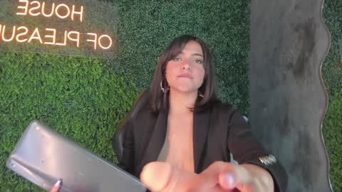 Emmiily online show from January 2025 02:02:01 AM