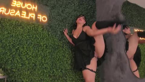 Emmiily online show from February 2025 10:32:01 PM