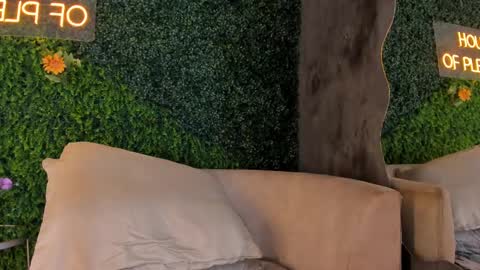 Emmiily online show from March 2025 06:26:02 AM