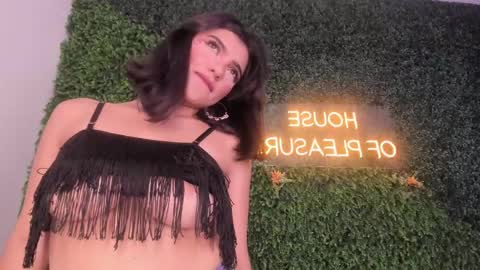 Emmiily online show from March 2025 03:35:01 AM