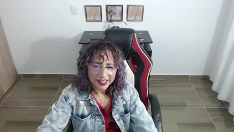 Snapshot of emmilychevalier chatting on November 2025 05:43:01 AM Emmily online show from November 2025 05:43:01 AM