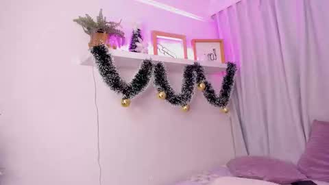 Emmy Heart online show from December 2025 04:19:01 AM