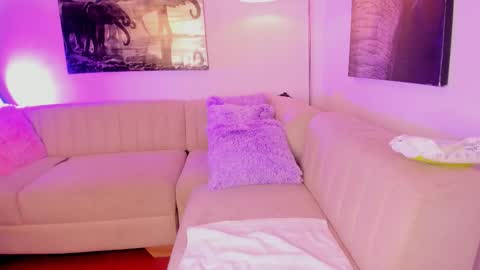 Emmy Heart online show from February 2026 04:20:01 AM