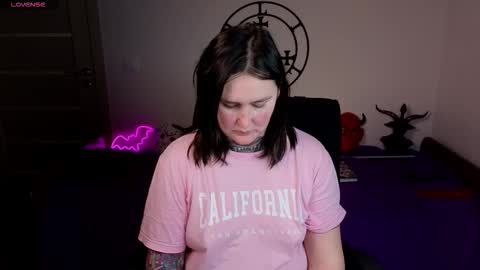 Emmy Bright     50  online show from December 2025 02:41:02 AM