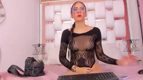 Snapshot of emmycruzz chatting on November 2025 07:45:01 PM emmy online show from November 2025 07:45:01 PM