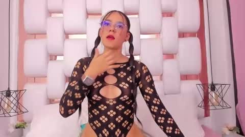 Snapshot of emmycruzz chatting on November 2025 08:52:01 PM emmy online show from November 2025 08:52:01 PM