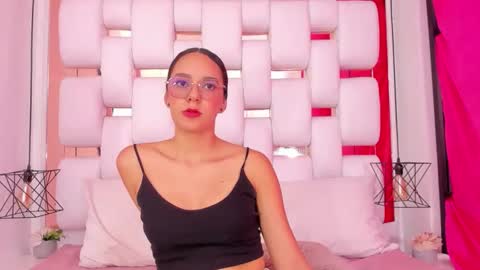 Snapshot of emmycruzz chatting on November 2025 07:02:02 PM emmy online show from November 2025 07:02:02 PM