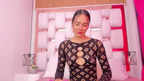 Snapshot of emmycruzz chatting on December 2025 07:10:01 PM emmy online show from December 2025 07:10:01 PM