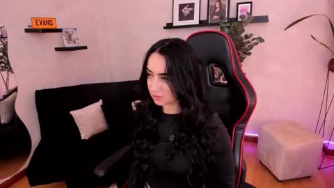 Emmy Evans  online show from November 2025 07:34:01 PM