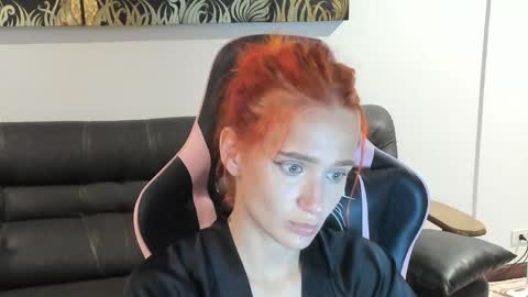 Snapshot of emmyfoxxofficial chatting on April 2026 07:11:02 PM Emmylie online show from April 2026 07:11:02 PM