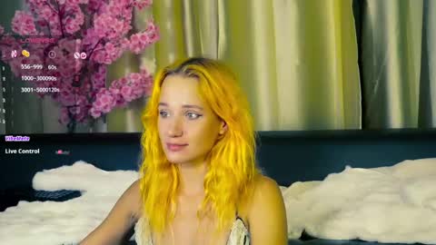 Snapshot of emmyfoxxofficial chatting on May 2026 04:48:01 PM Emmylie online show from May 2026 04:48:01 PM