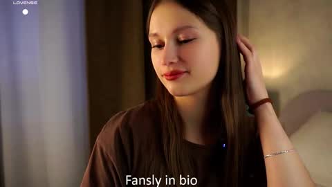 Snapshot of emmyleri chatting on October 2025 01:06:02 AM Emmy online show from October 2025 01:06:02 AM