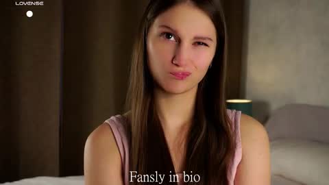 Snapshot of emmyleri chatting on November 2025 01:16:02 AM Emmy online show from November 2025 01:16:02 AM