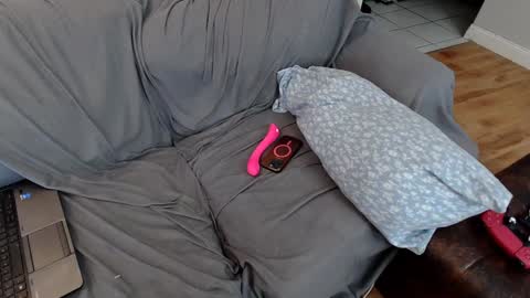 Snapshot of emodream1998media chatting on January 2025 09:19:02 AM EmoDream1998 online show from January 2025 09:19:02 AM