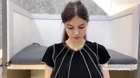 Emo online show from February 2025 05:37:01 PM