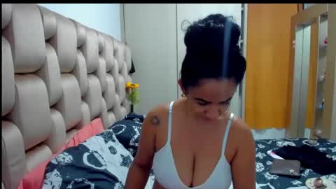 emperatriztapia online show from January 2025 05:18:02 AM