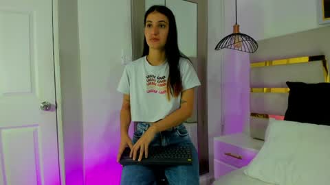 Snapshot of emy_ferrer_ chatting on June 2026 02:09:02 AM EMY FERRER online show from June 2026 02:09:02 AM