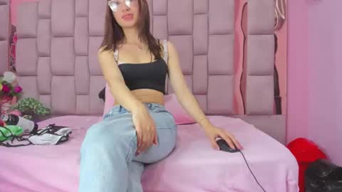 Snapshot of emy_latin chatting on October 2025 08:36:02 PM emy_latin online show from October 2025 08:36:02 PM