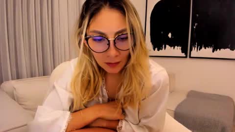 emyconneer online show from January 2025 01:35:01 AM