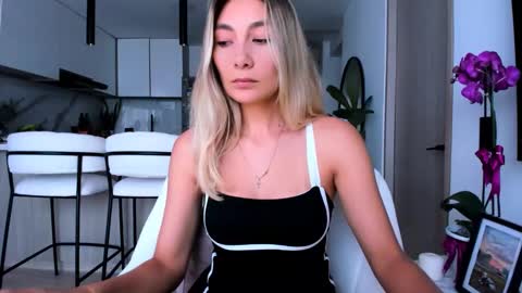 emyconneer online show from March 2025 07:12:02 PM