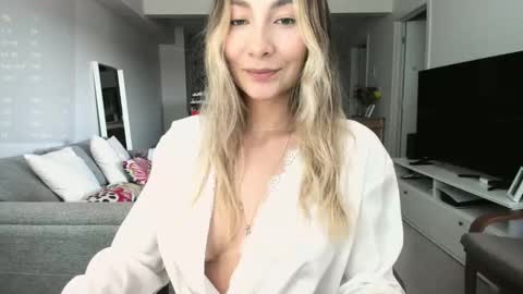 emyconneer online show from September 2025 08:54:01 PM