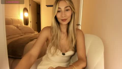 Snapshot of emyconneer chatting on June 2026 10:00:01 PM emyconneer online show from June 2026 10:00:01 PM