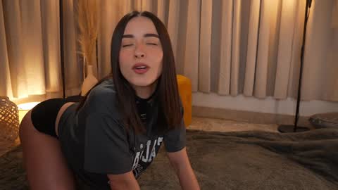 Snapshot of emyii chatting on November 2025 06:30:01 PM Eimi3 online show from November 2025 06:30:01 PM