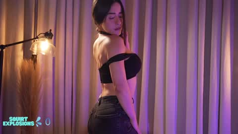 Snapshot of emyii chatting on November 2025 06:51:01 PM Eimi3 online show from November 2025 06:51:01 PM