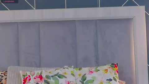 Snapshot of emylaveau chatting on November 2025 06:46:02 AM Emy online show from November 2025 06:46:02 AM